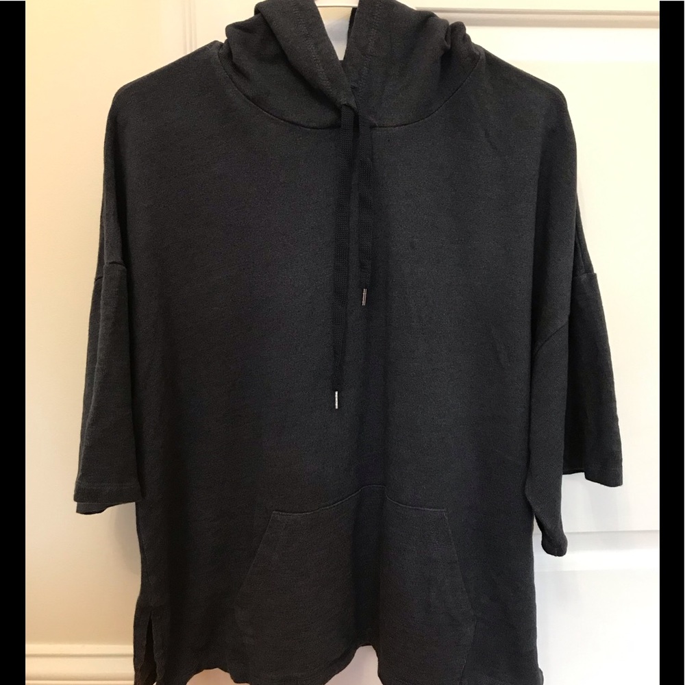 Sundry pullover hoodie. Worn once.